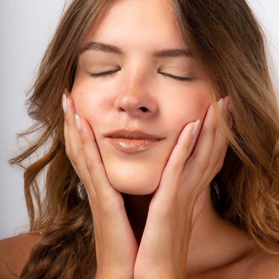 Rossetto nude moka effetto glossy Charlotte bio