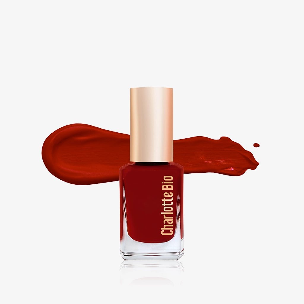 smalto per unghie colore rosso bordeaux vegano e con 83 % di ingredienti biosouorced